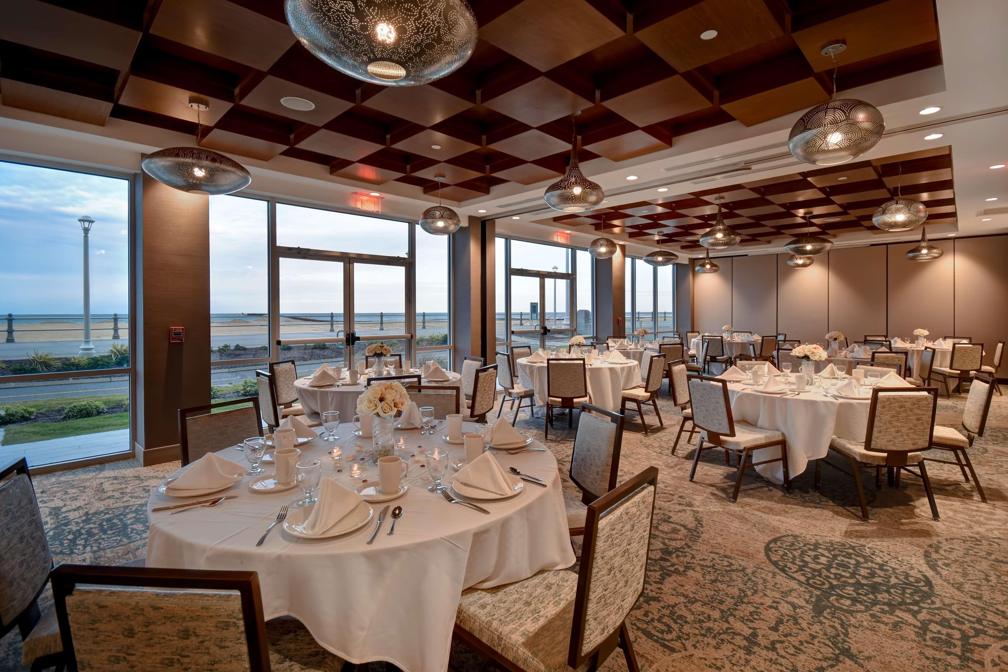 Doubletree By Hilton Oceanfront Virginia Beach Exterior photo