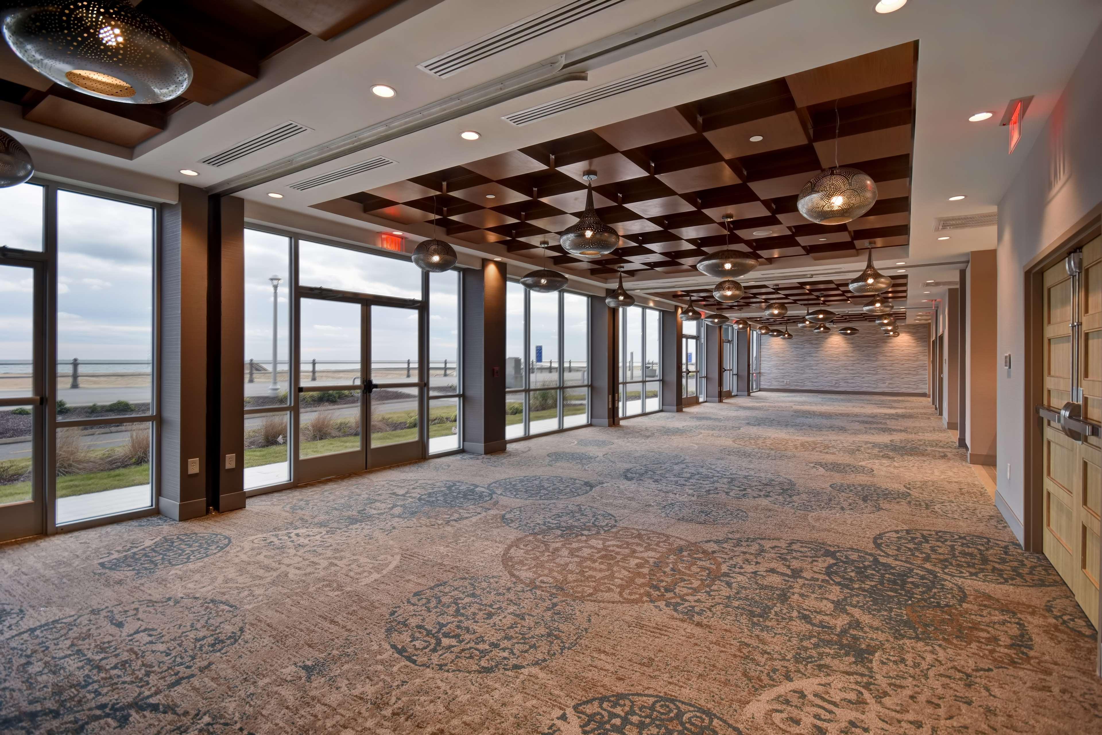 Doubletree By Hilton Oceanfront Virginia Beach Exterior photo