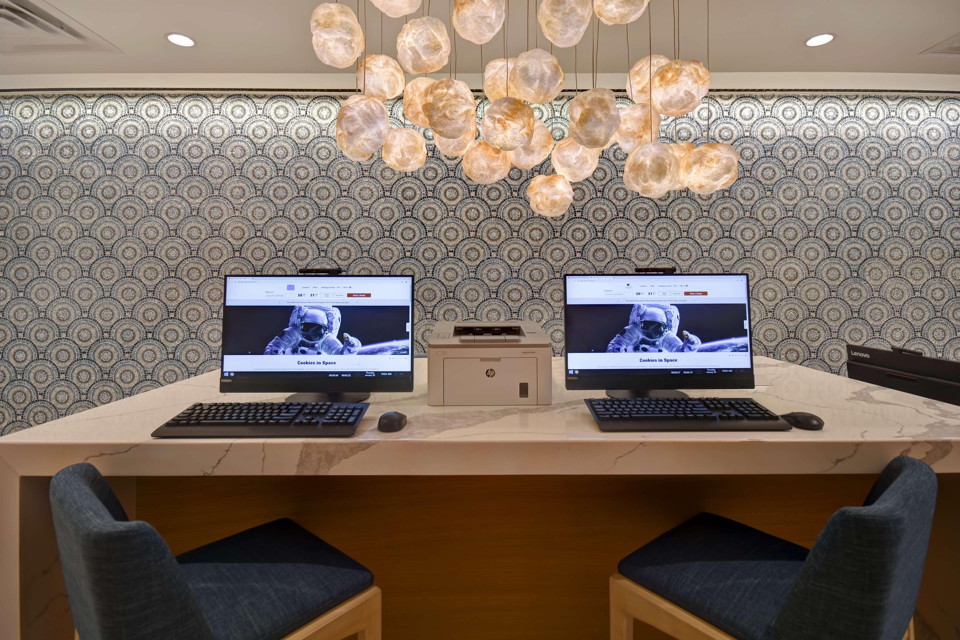 Doubletree By Hilton Oceanfront Virginia Beach Exterior photo