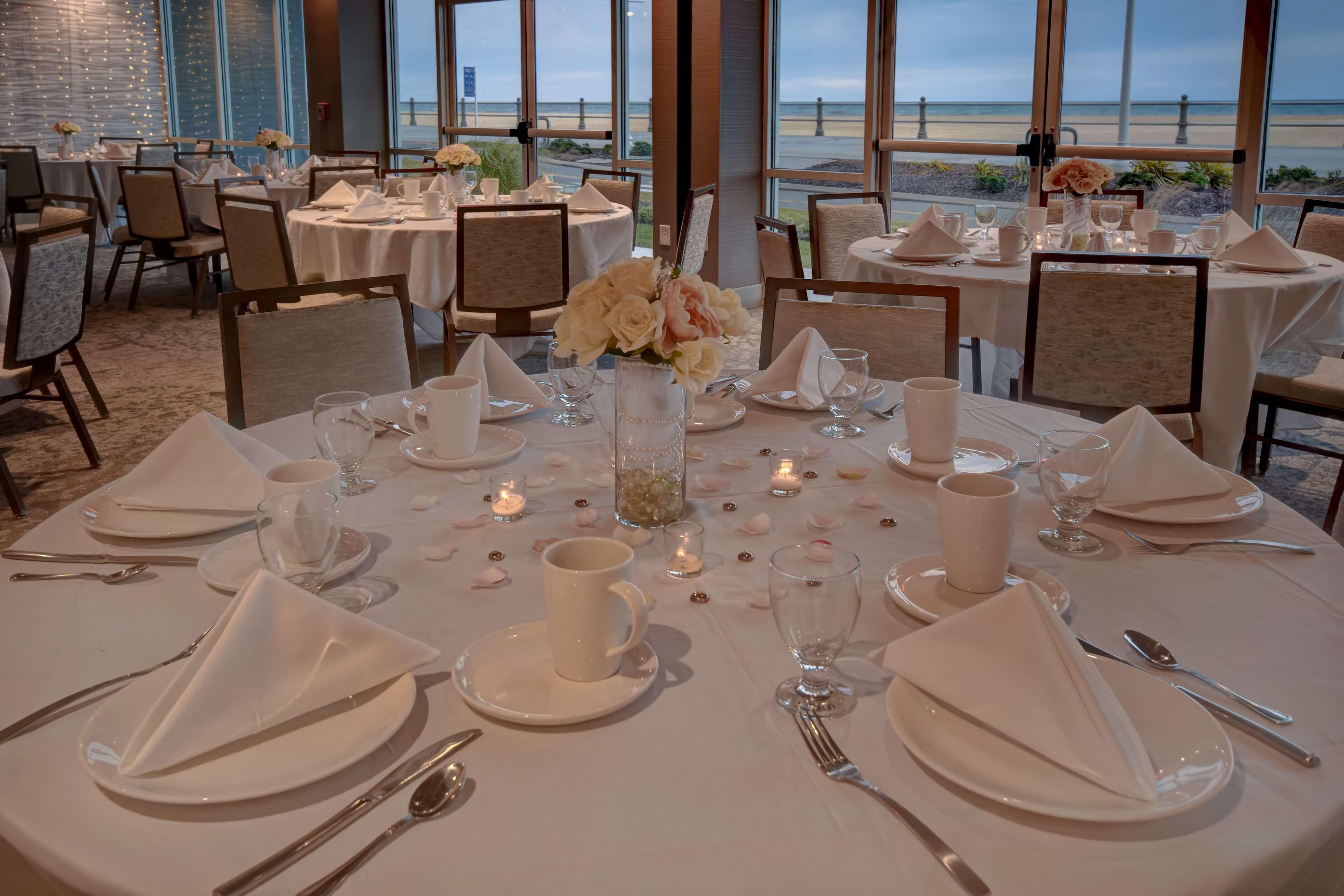 Doubletree By Hilton Oceanfront Virginia Beach Exterior photo
