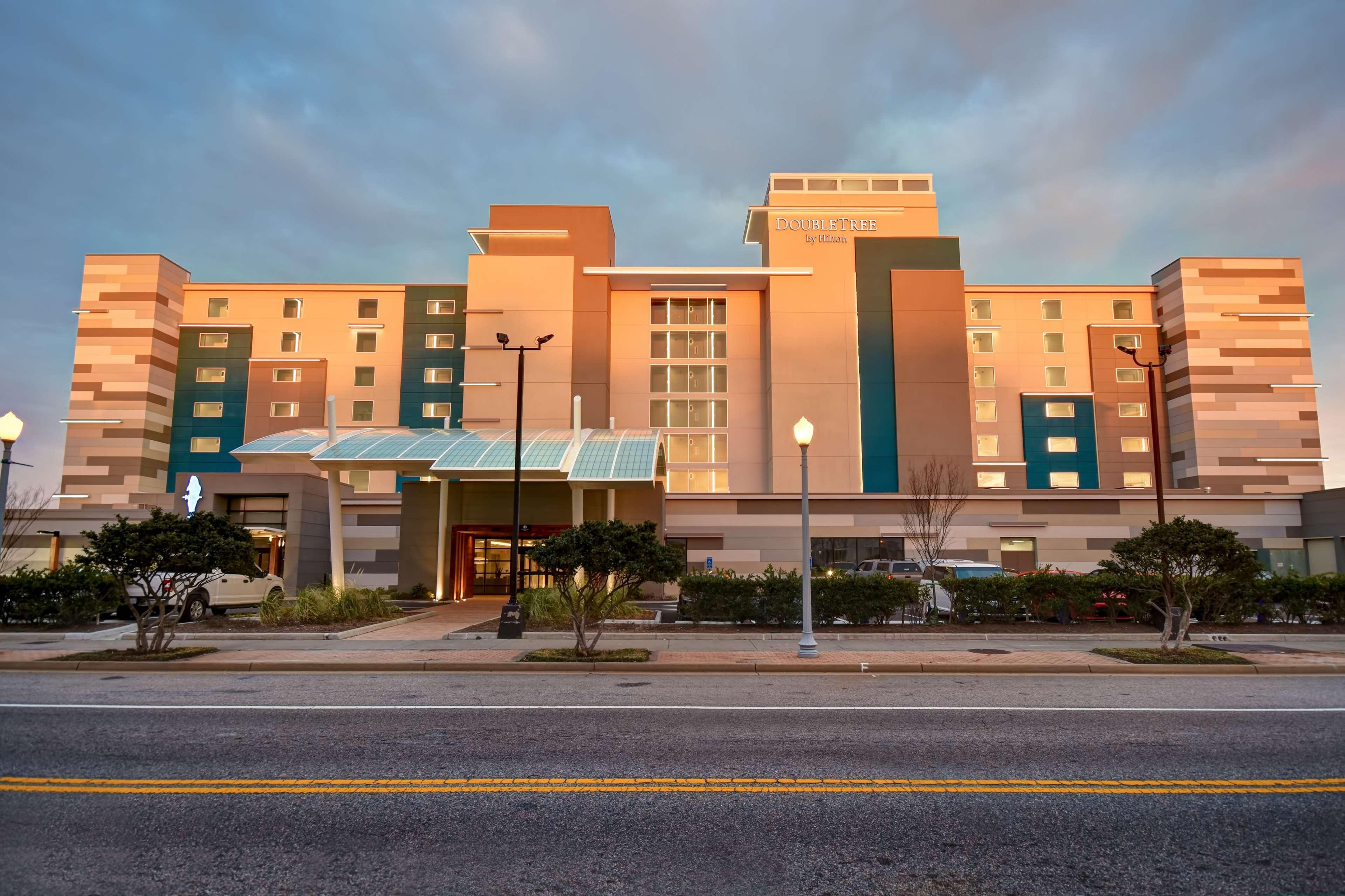 Doubletree By Hilton Oceanfront Virginia Beach Exterior photo