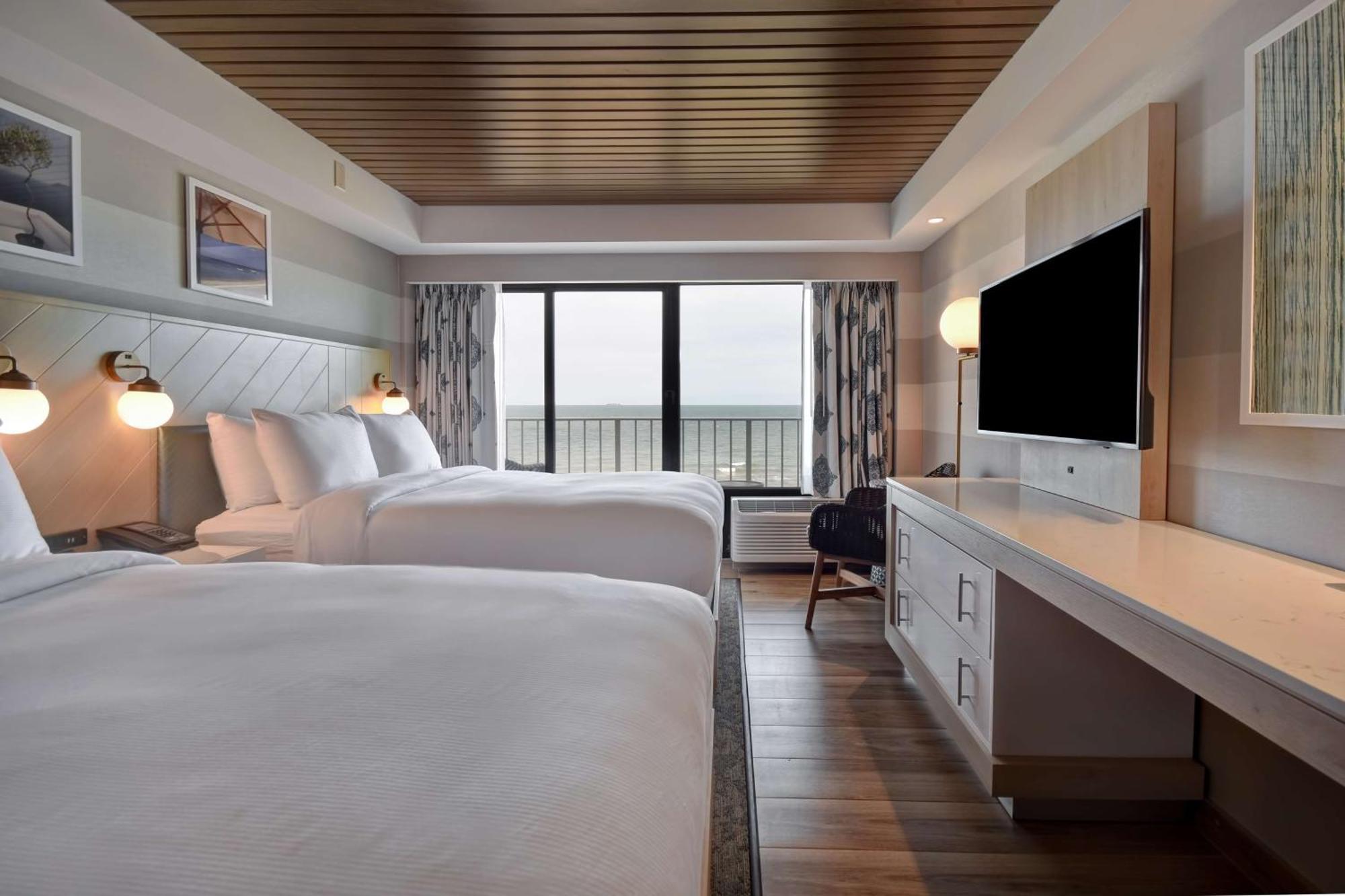 Doubletree By Hilton Oceanfront Virginia Beach Exterior photo
