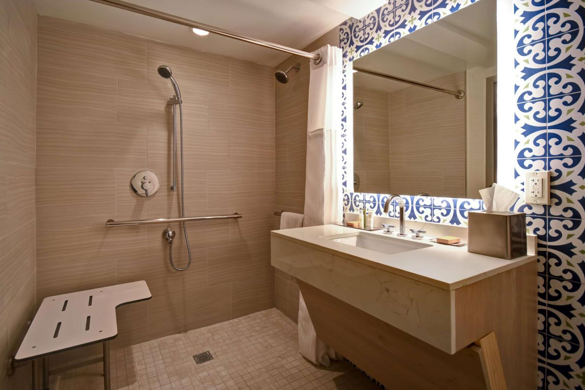Doubletree By Hilton Oceanfront Virginia Beach Exterior photo