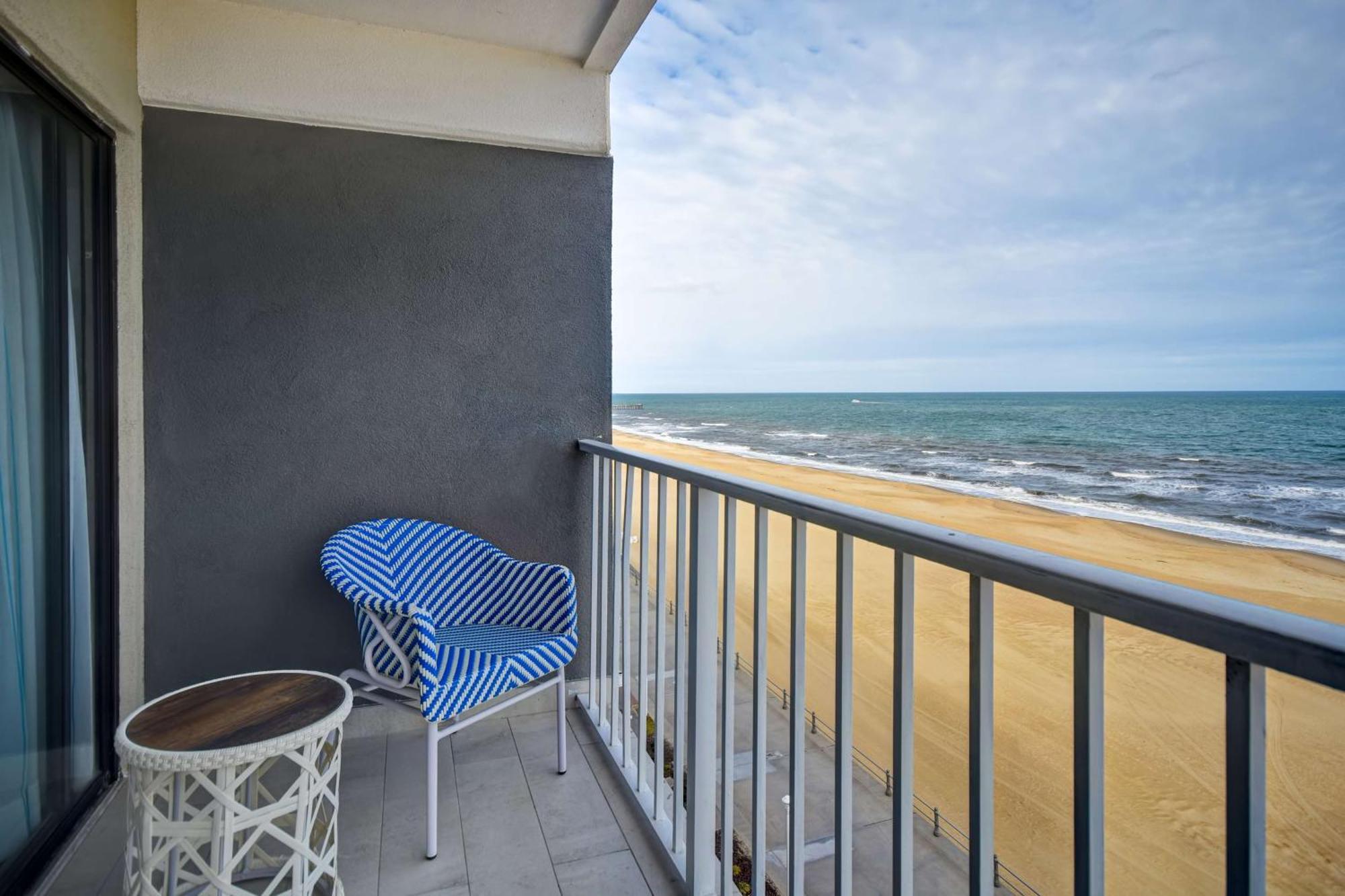 Doubletree By Hilton Oceanfront Virginia Beach Exterior photo