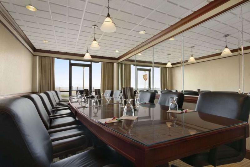 Doubletree By Hilton Oceanfront Virginia Beach Exterior photo